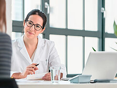 Fundierte pharmazeutische Leistungen und ernährungstherapeutische Beratung im Stadtzentrum Jenas